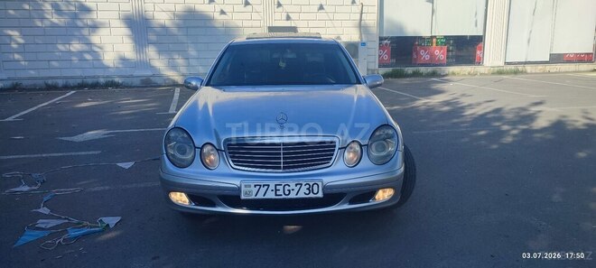 Mercedes E 220-1
