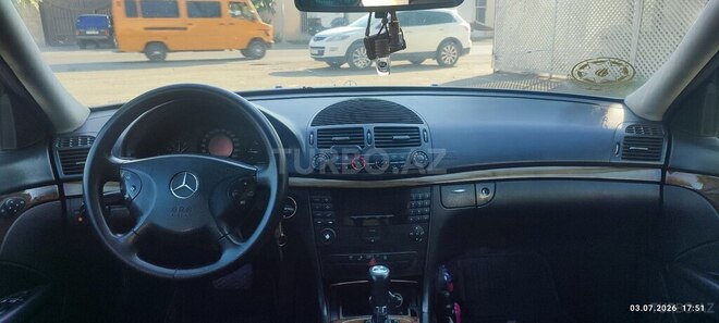 Mercedes E 220-2