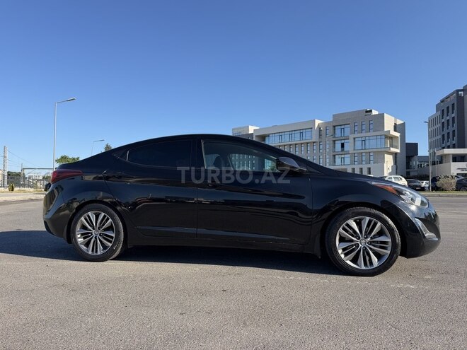 Hyundai Elantra-3
