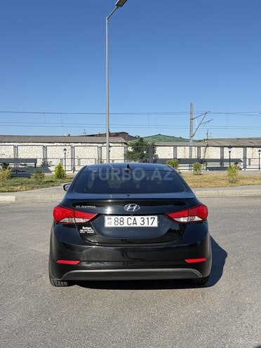 Hyundai Elantra-4