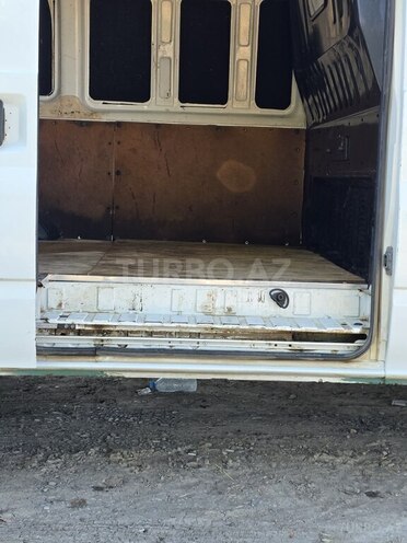 Ford Transit-8
