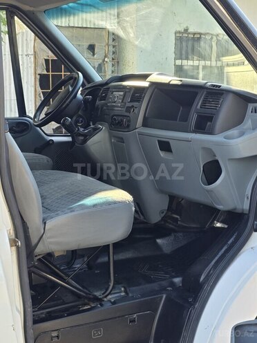 Ford Transit-6