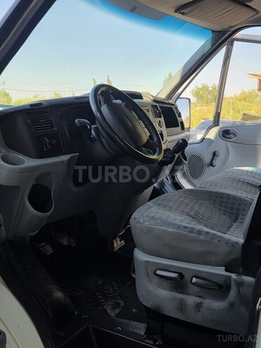 Ford Transit-7