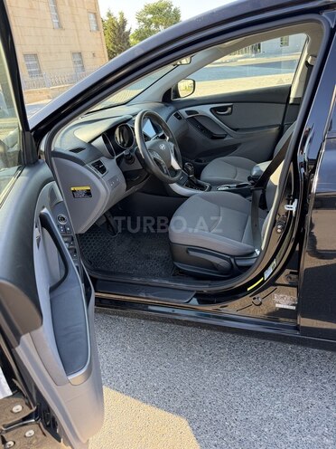Hyundai Elantra-8