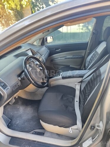Toyota Prius-4