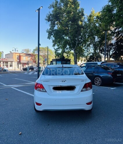 Hyundai Accent-2