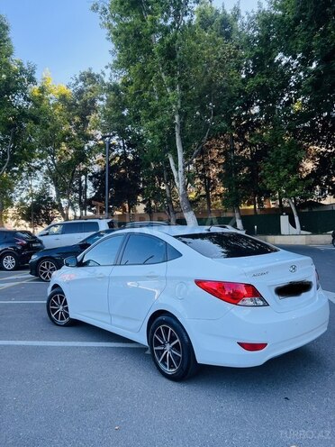Hyundai Accent-6
