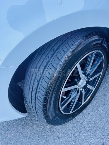 Hyundai Accent-4