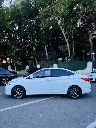 Hyundai Accent-5