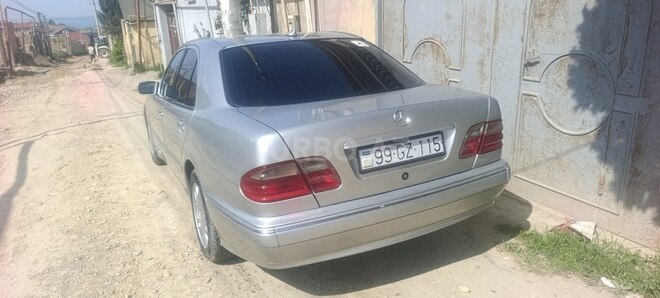 Mercedes E 200-2
