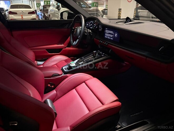 Porsche 911 Carrera GTS-4