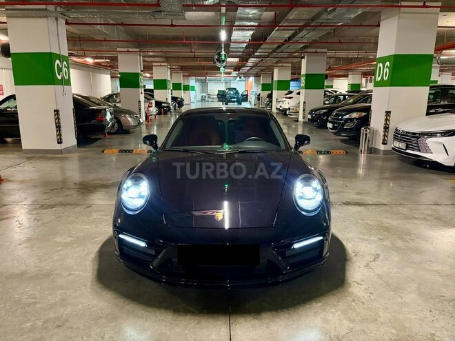 Porsche 911 Carrera GTS-12