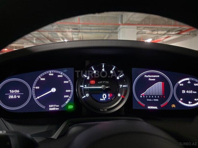 Porsche 911 Carrera GTS-2