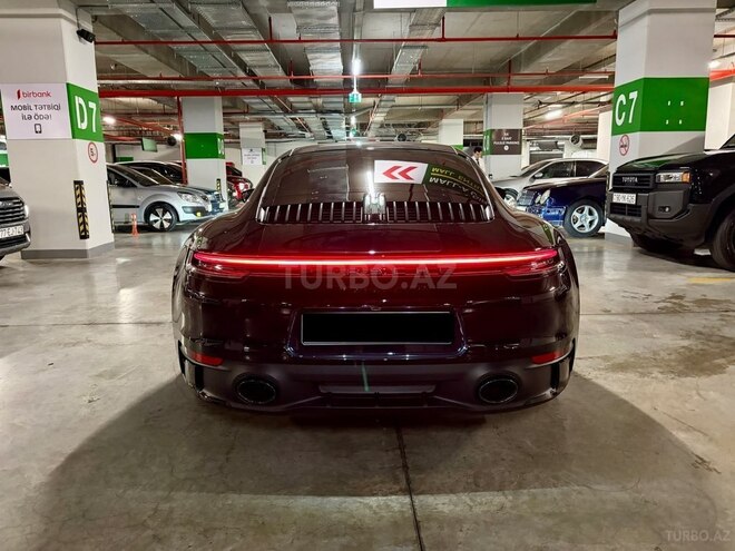 Porsche 911 Carrera GTS-6