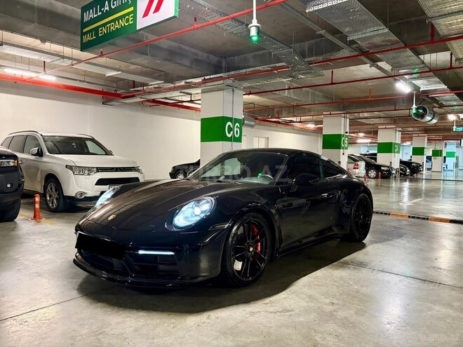 Porsche 911 Carrera GTS-11