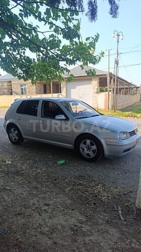 Volkswagen Golf-2