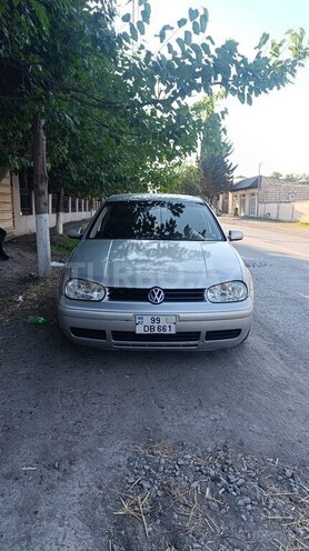 Volkswagen Golf-1