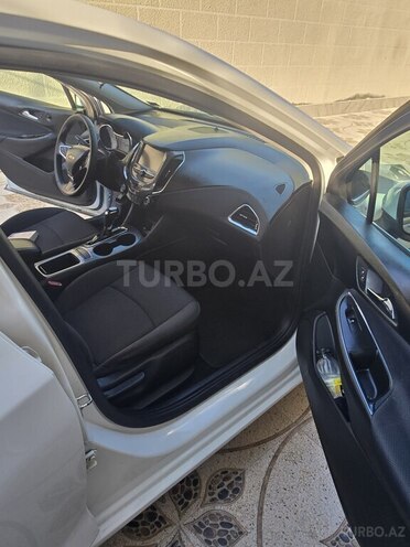 Chevrolet Cruze-16