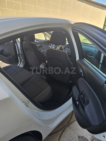 Chevrolet Cruze-17