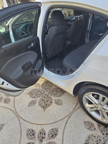 Chevrolet Cruze-18