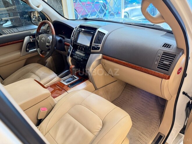 Toyota Land Cruiser-11