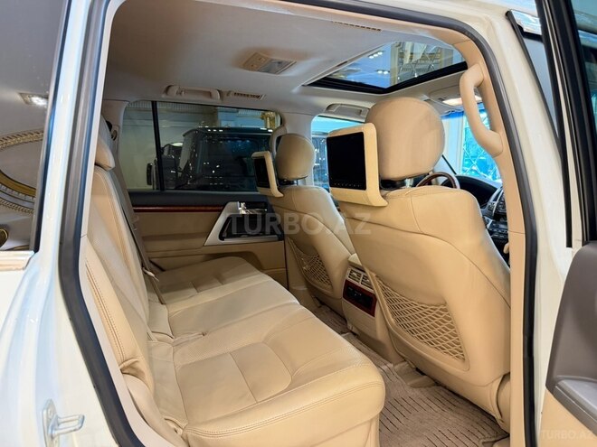 Toyota Land Cruiser-13