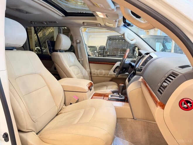 Toyota Land Cruiser-12
