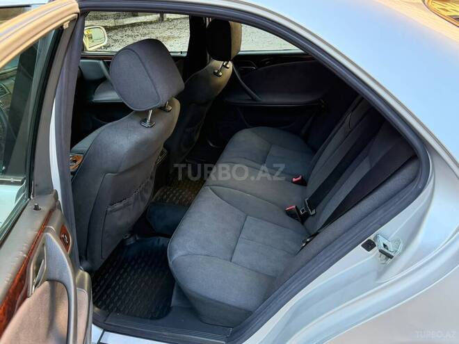 Mercedes E 240-18