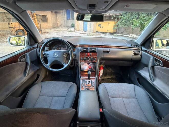 Mercedes E 240-16