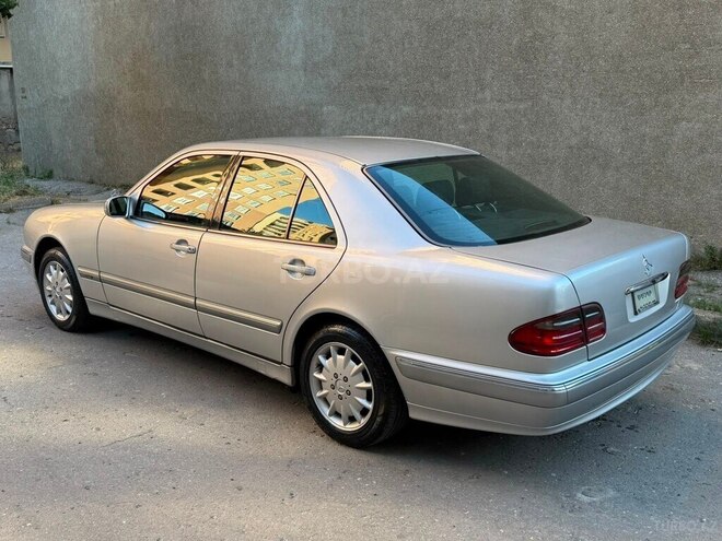 Mercedes E 240-4