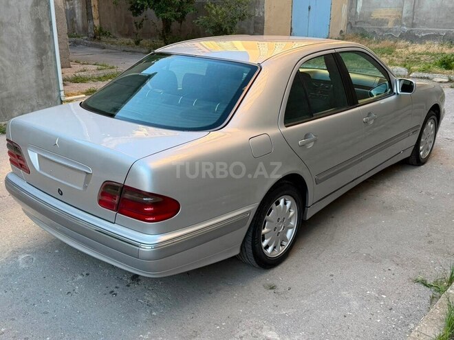 Mercedes E 240-8