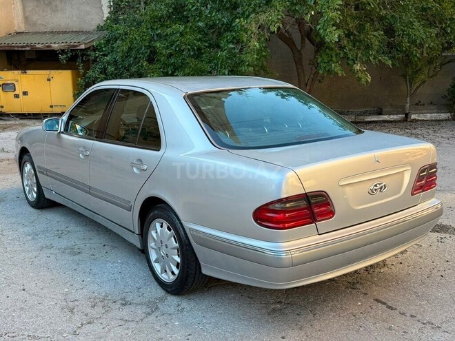 Mercedes E 240-13