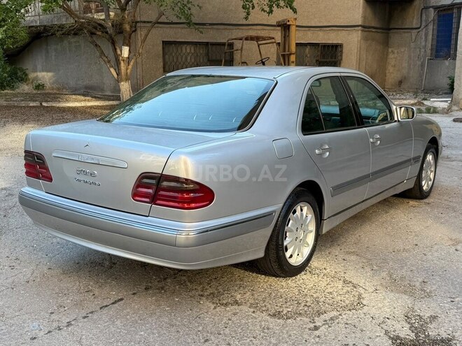 Mercedes E 240-6