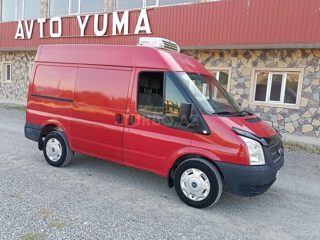 Ford Transit-8