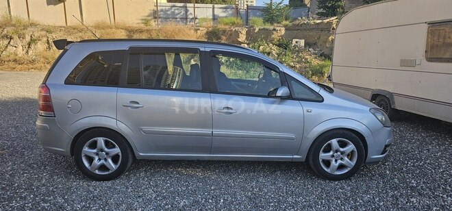 Opel Zafira-4