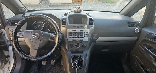 Opel Zafira-5