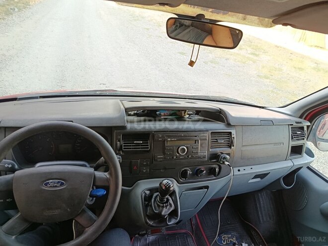 Ford Transit-3