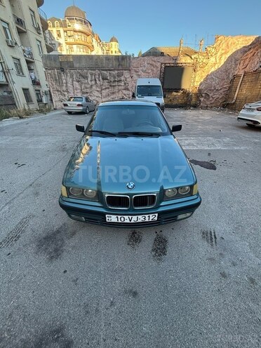 BMW 320-1