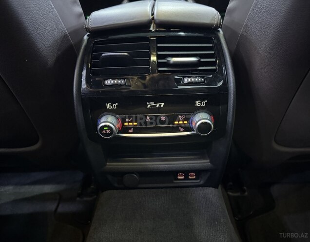 BMW 530e-13