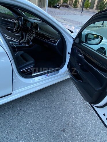 BMW 740-7