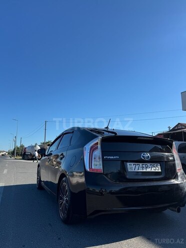 Toyota Prius-4