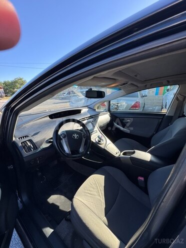 Toyota Prius-5