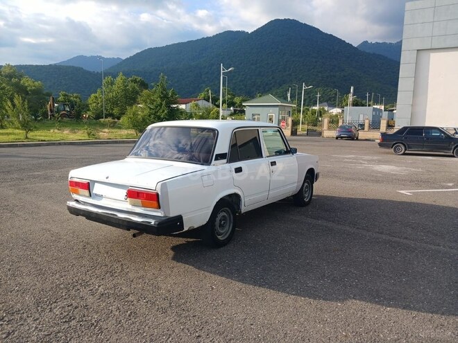 LADA (VAZ) 2107-2