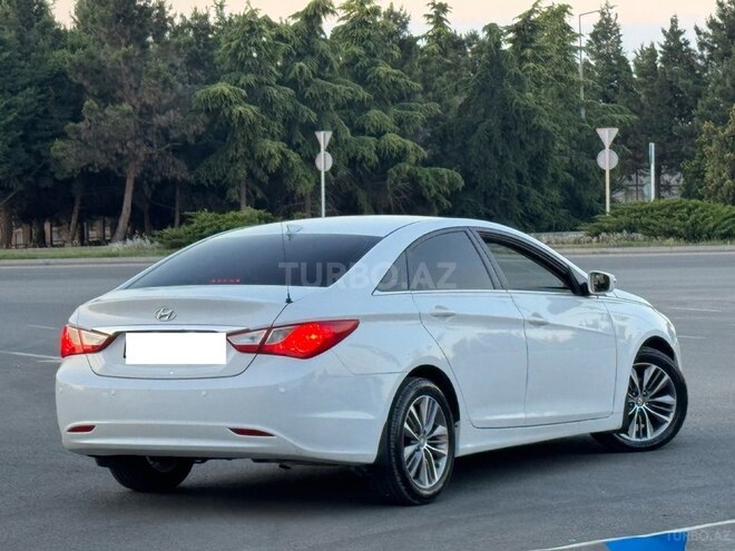 Hyundai Sonata-5