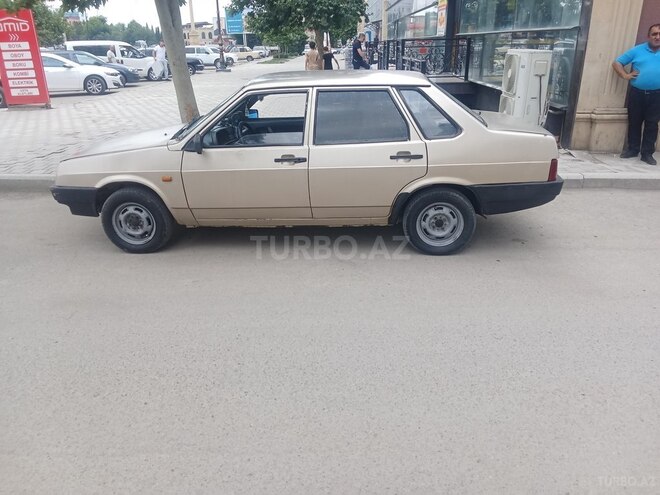 LADA (VAZ) 21099-8
