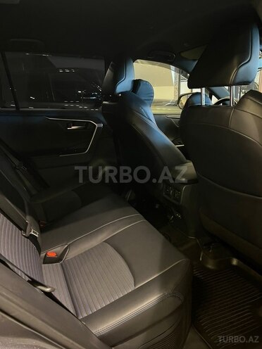 Toyota RAV4-12