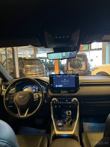 Toyota RAV4-8