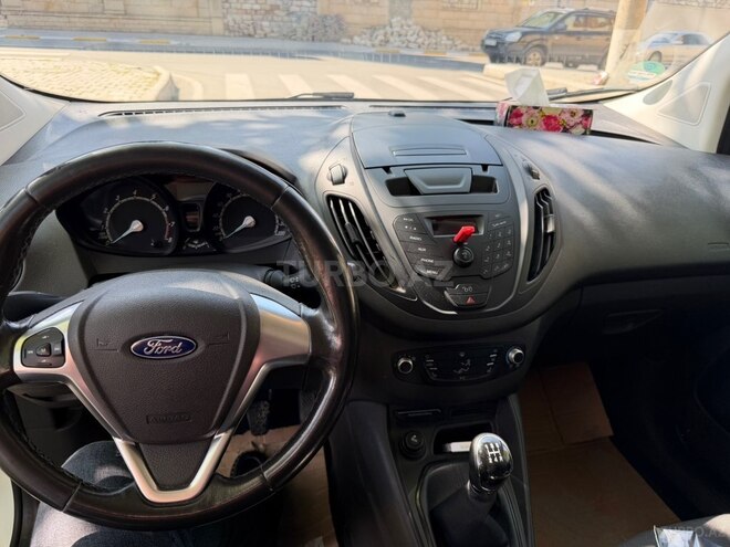 Ford Transit Courier-3