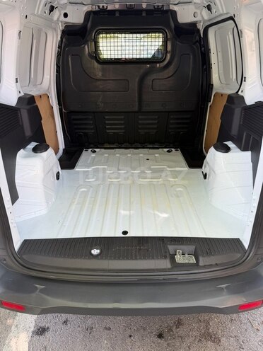Ford Transit Courier-7