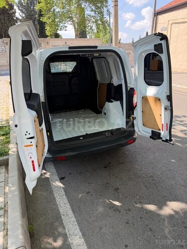 Ford Transit Courier-6